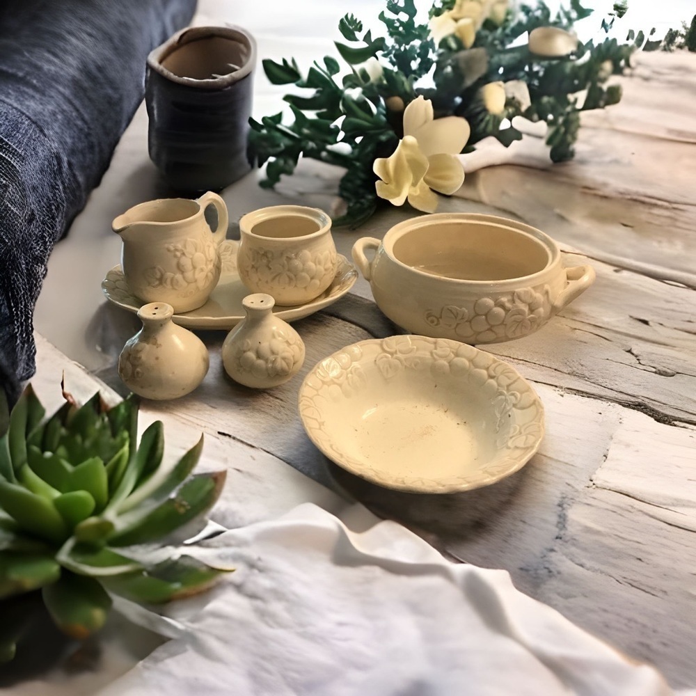 Antique White Grape Metlox Poppytrail by Vernon